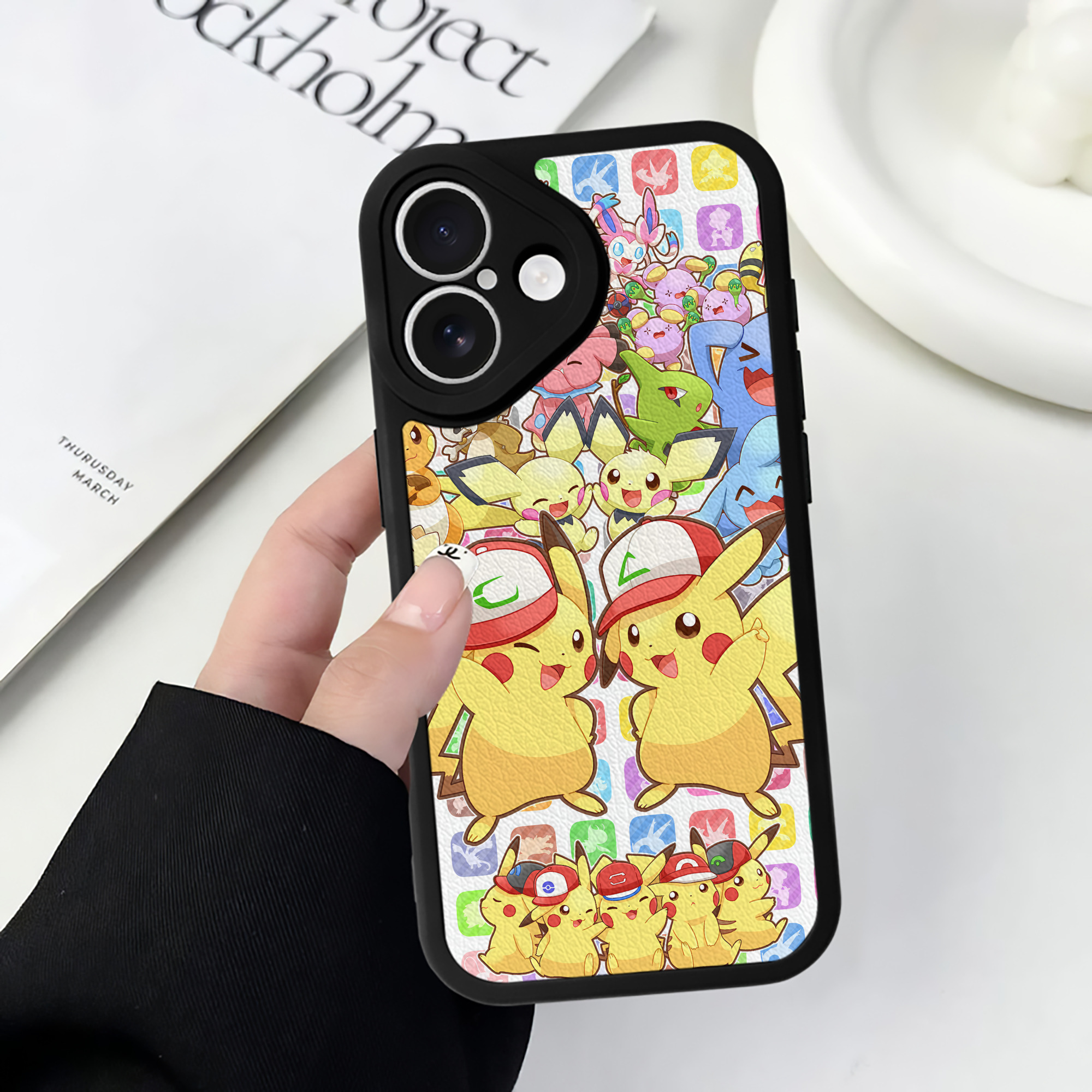 （画像用） ポケットモンスター Pokémon 【iPhone 16シリーズ対応】シリコンスマホケース（レザー調） 材質：シリコン